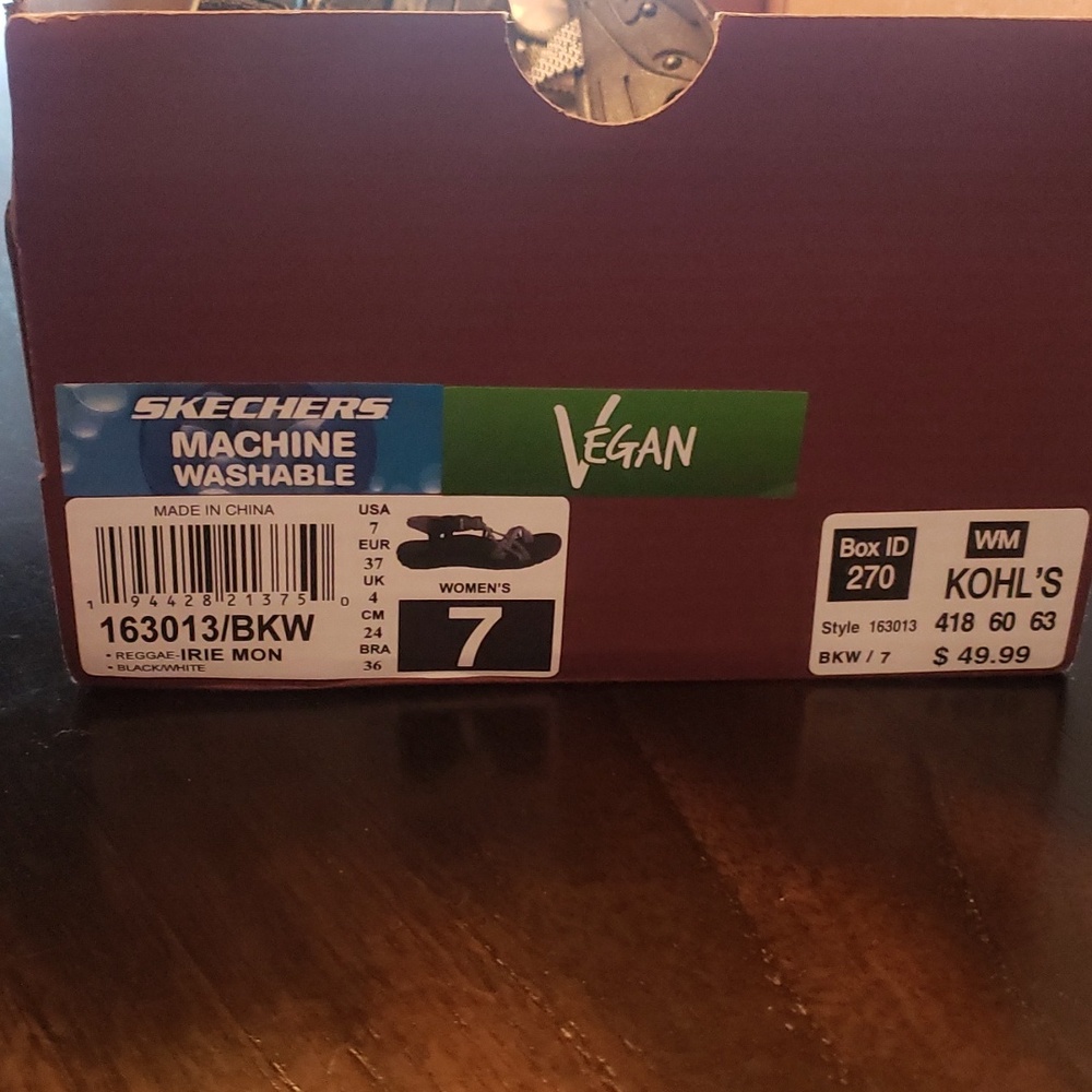 Skechers, sandals